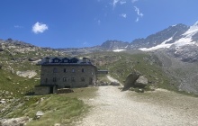 Pravieux (1834m) in the Valsavarenche valley, Chabod refuge (2750m).