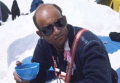 Bernard Muller au sommet de l'Everest en 2001.